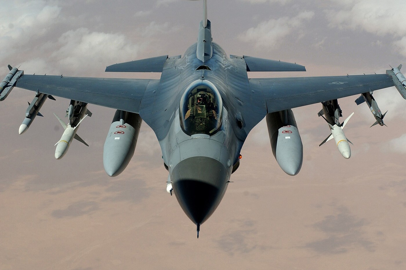 F-16 Fighting Falcon: конструкція, модернізації та система експлуатації