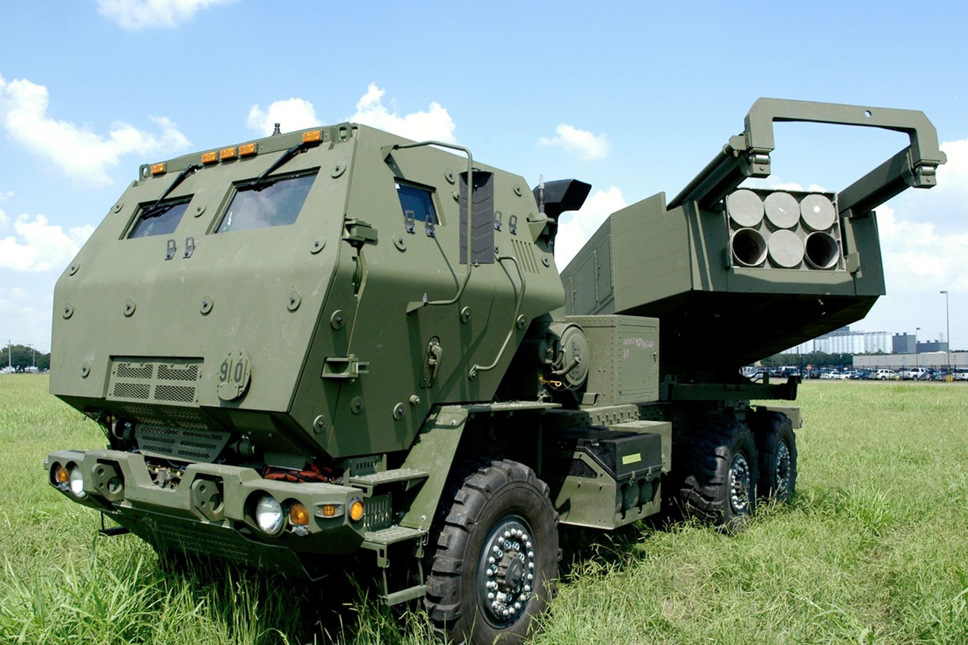 HIMARS: мобільна реактивна система, сімейство боєприпасів і логістика